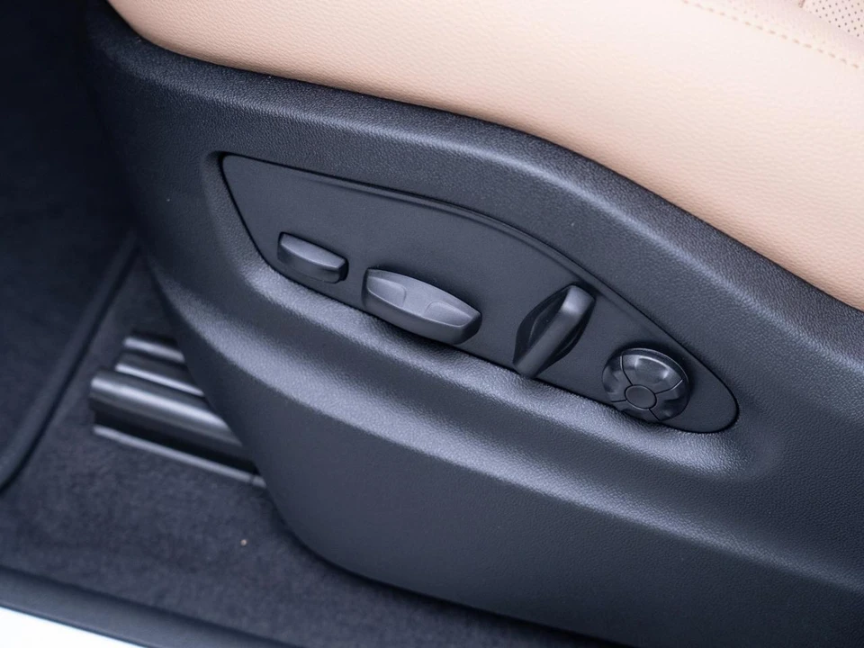 2026 Porsche 9Y0/9Y3 Cayenne - Image 15 of 31