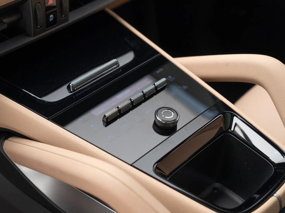 2026 Porsche 9Y0/9Y3 Cayenne - Image 27 of 31