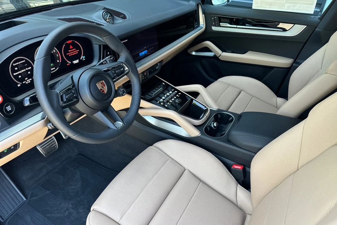 2026 Porsche 9Y0/9Y3 Cayenne - Image 4 of 31