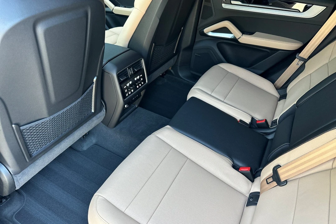 2026 Porsche 9Y0/9Y3 Cayenne - Image 15 of 31