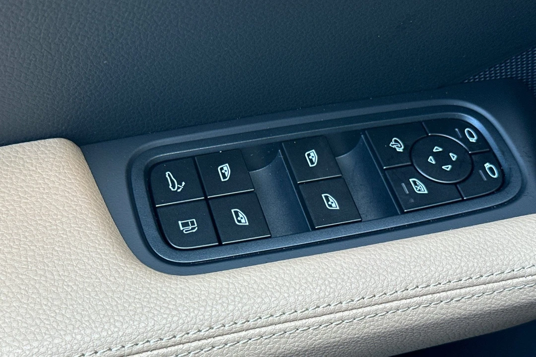 2026 Porsche 9Y0/9Y3 Cayenne - Image 13 of 31