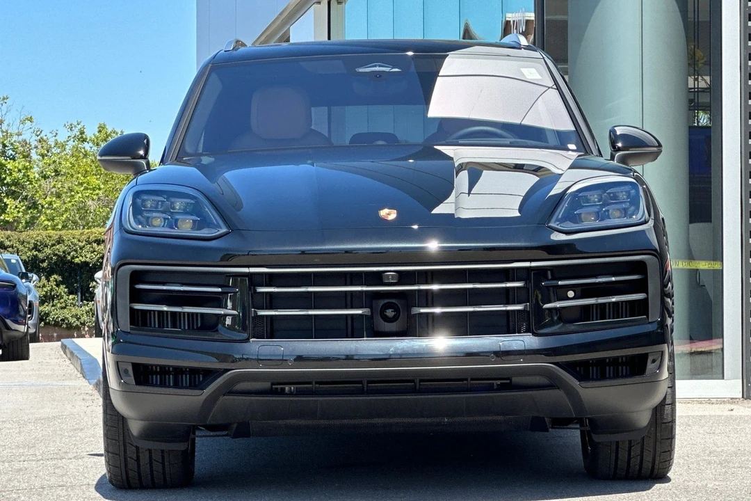 2026 Porsche 9Y0/9Y3 Cayenne - Image 11 of 31