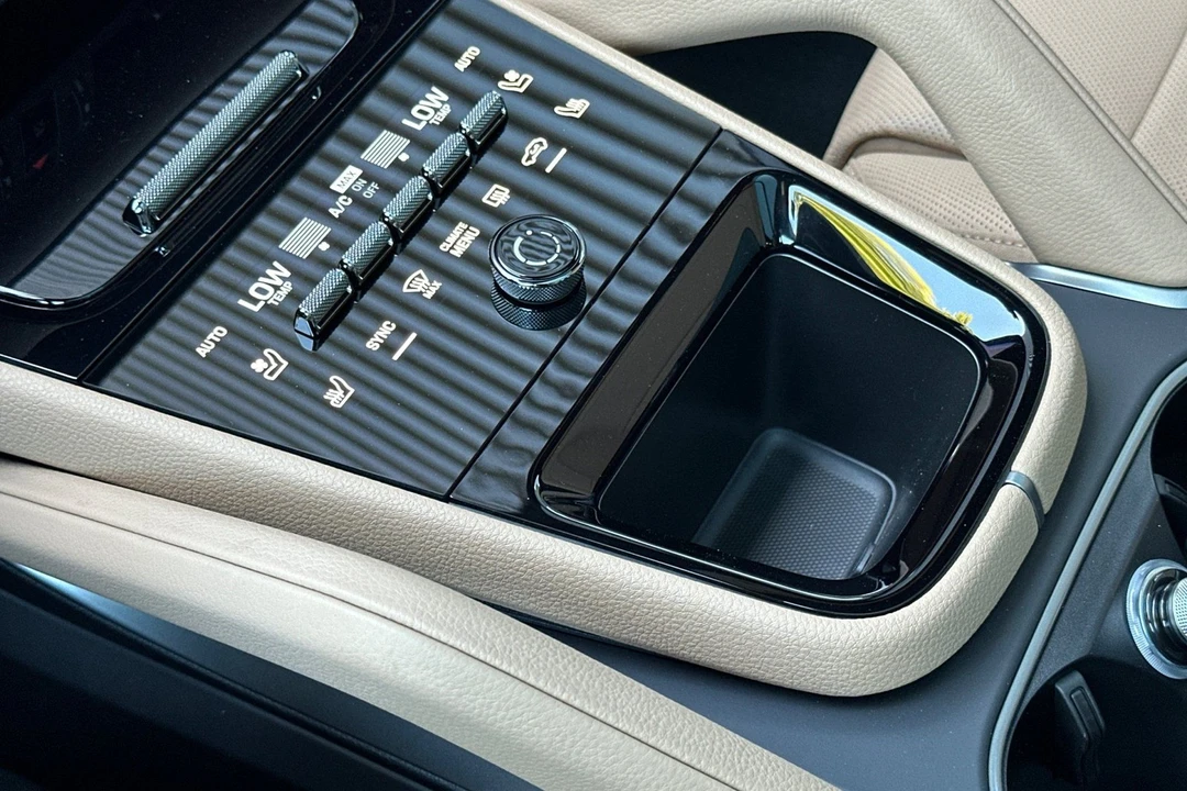 2026 Porsche 9Y0/9Y3 Cayenne - Image 26 of 31