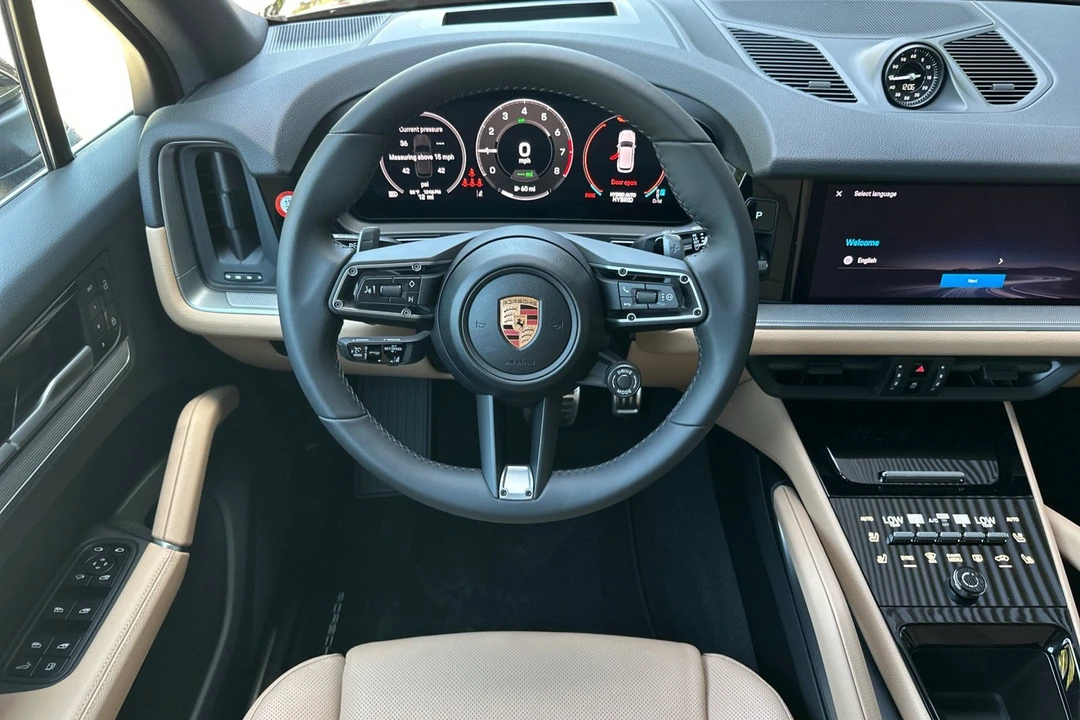 2026 Porsche 9Y0/9Y3 Cayenne - Image 16 of 31