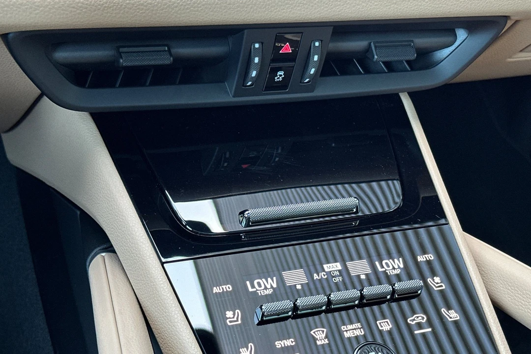 2026 Porsche 9Y0/9Y3 Cayenne - Image 25 of 31