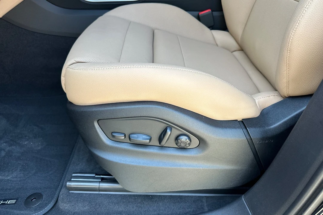 2026 Porsche 9Y0/9Y3 Cayenne - Image 14 of 31