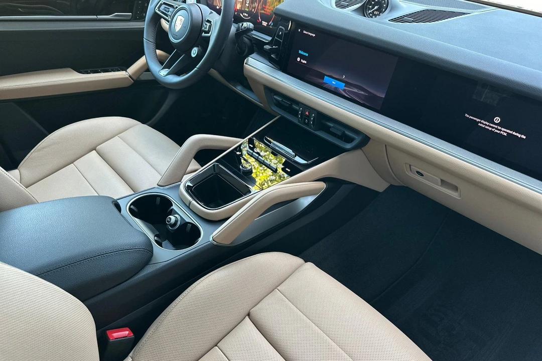 2026 Porsche 9Y0/9Y3 Cayenne - Image 18 of 31