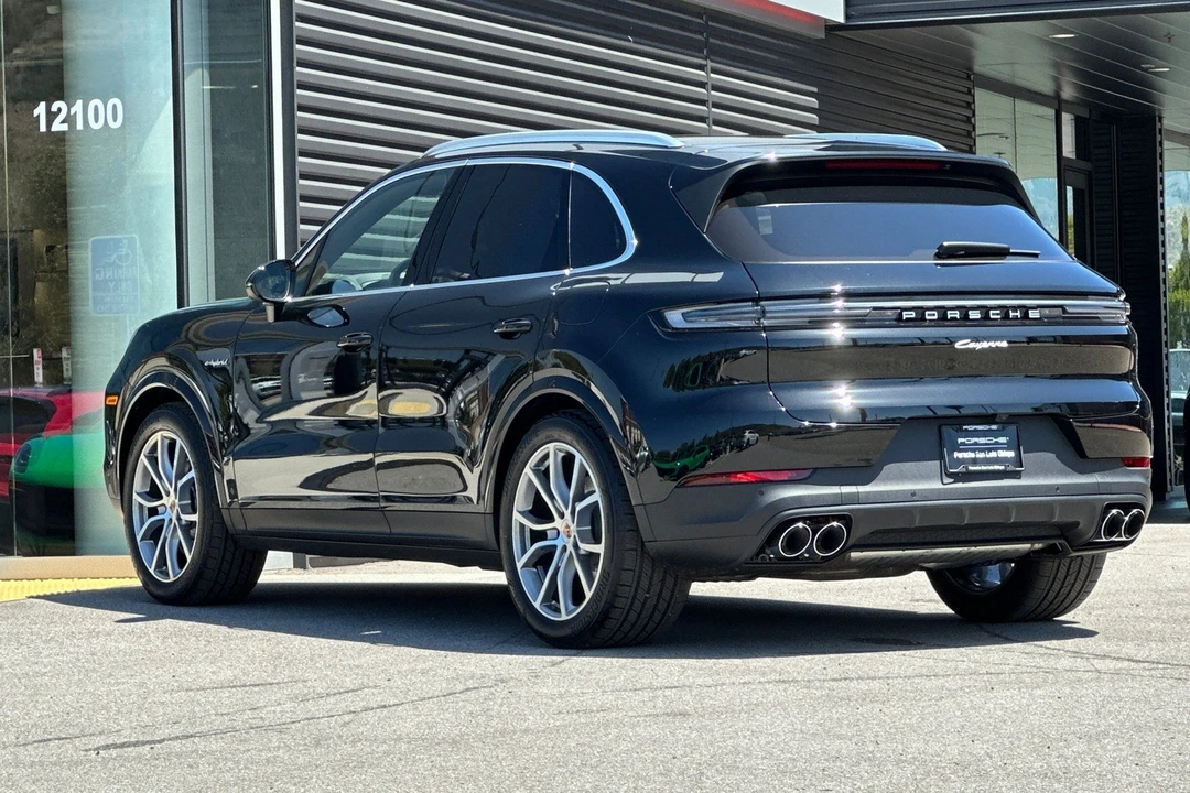 2026 Porsche 9Y0/9Y3 Cayenne - Image 3 of 31