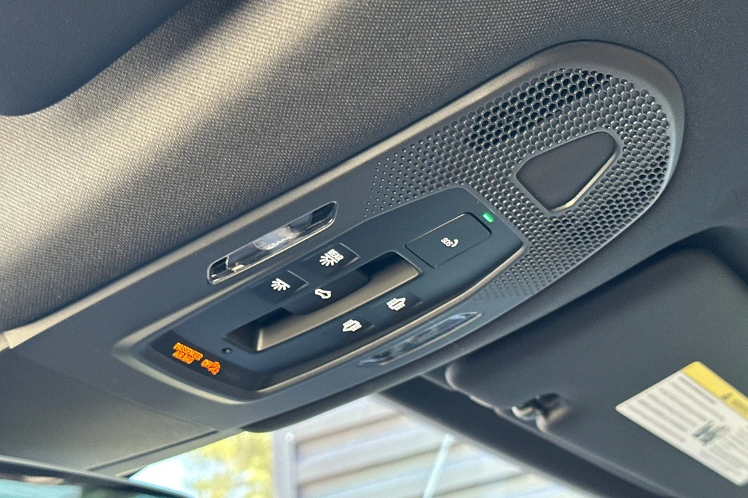 2026 Porsche 9Y0/9Y3 Cayenne - Image 21 of 31