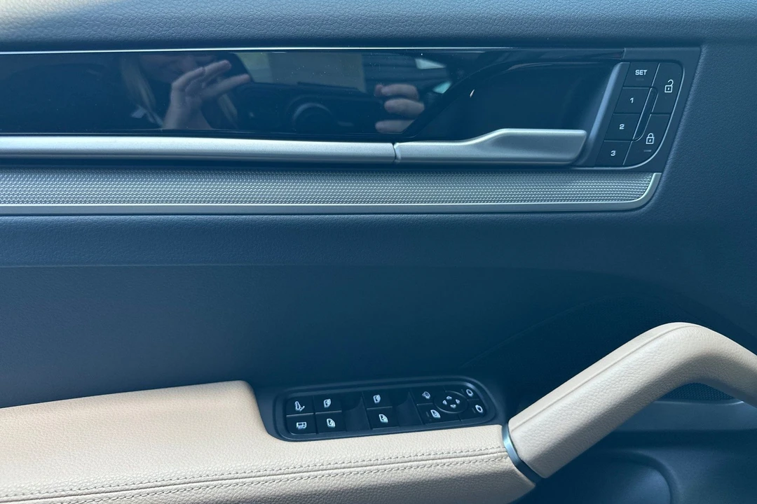 2026 Porsche 9Y0/9Y3 Cayenne - Image 12 of 31