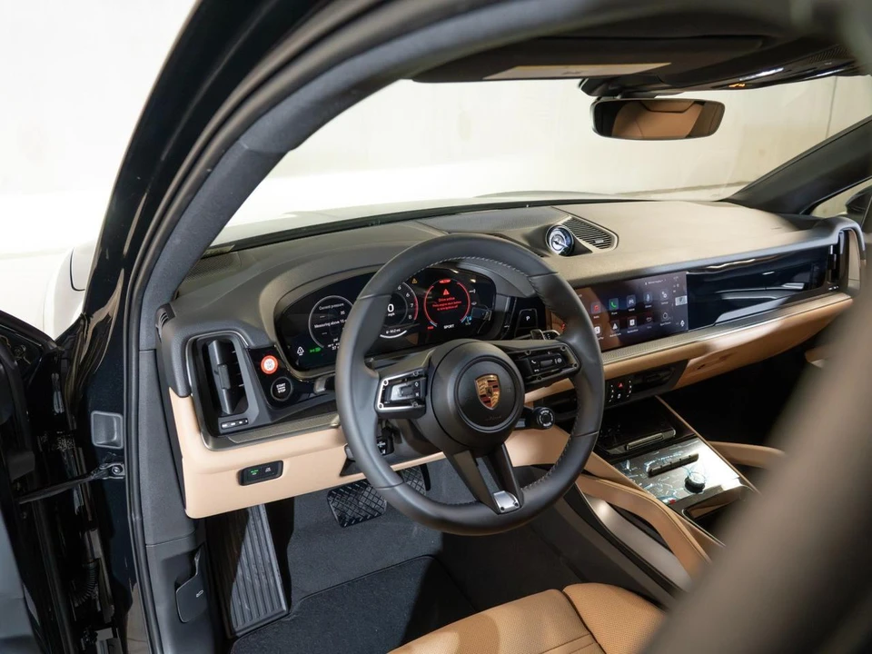 2026 Porsche 9Y0/9Y3 Cayenne Coupe - Image 4 of 31