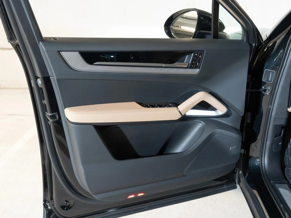 2026 Porsche 9Y0/9Y3 Cayenne Coupe - Image 18 of 31