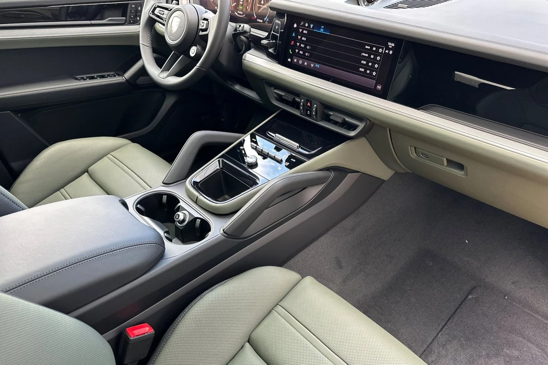 2026 Porsche 9Y0/9Y3 Cayenne - Image 18 of 21