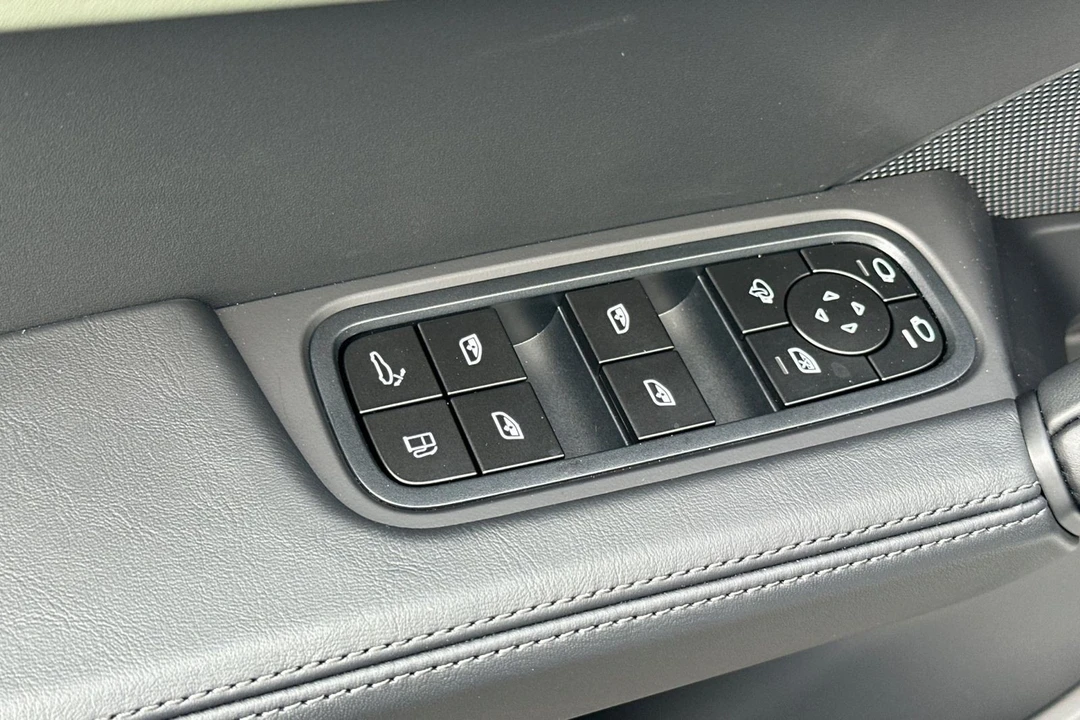2026 Porsche 9Y0/9Y3 Cayenne - Image 13 of 21