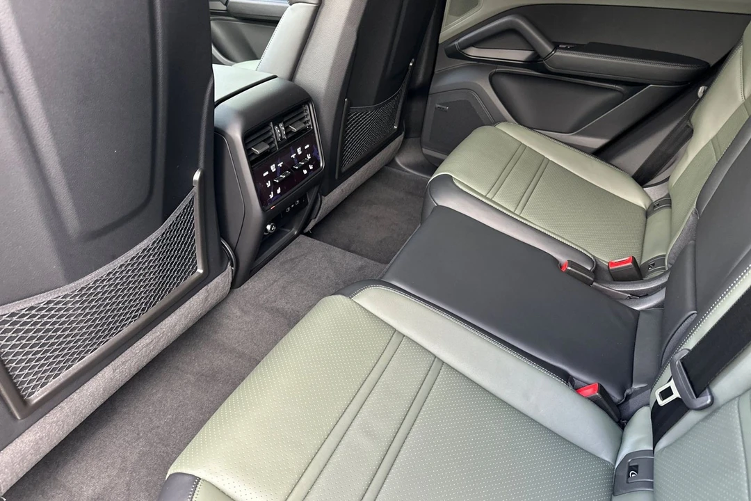 2026 Porsche 9Y0/9Y3 Cayenne - Image 15 of 21