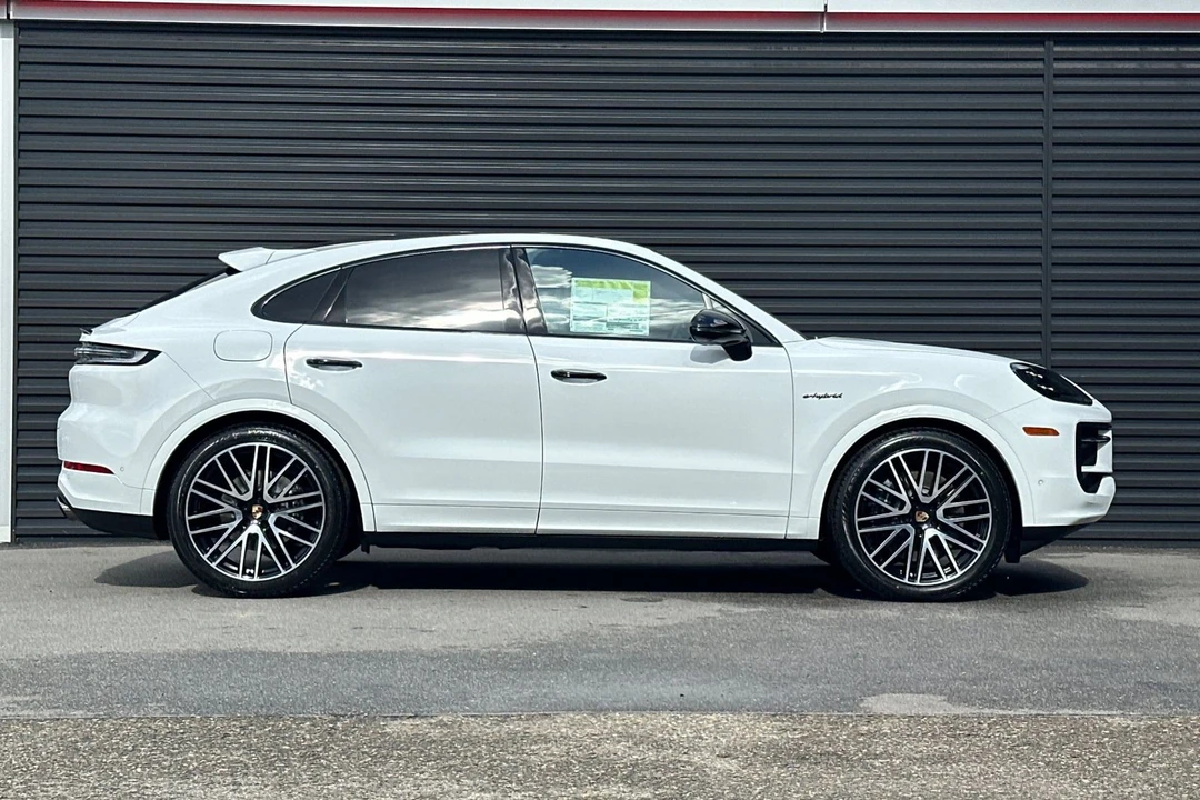 2026 Porsche 9Y0/9Y3 Cayenne - Image 9 of 21