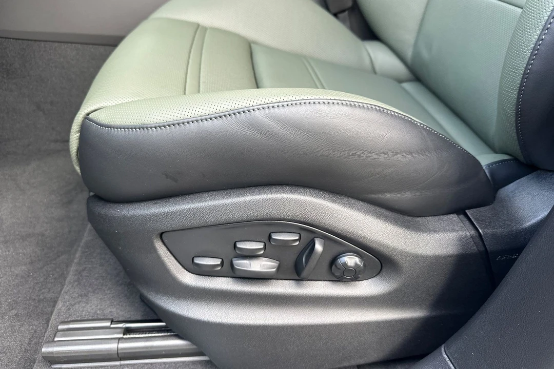 2026 Porsche 9Y0/9Y3 Cayenne - Image 14 of 21