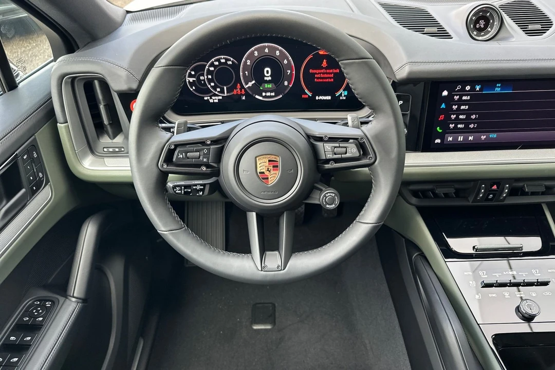 2026 Porsche 9Y0/9Y3 Cayenne - Image 16 of 21