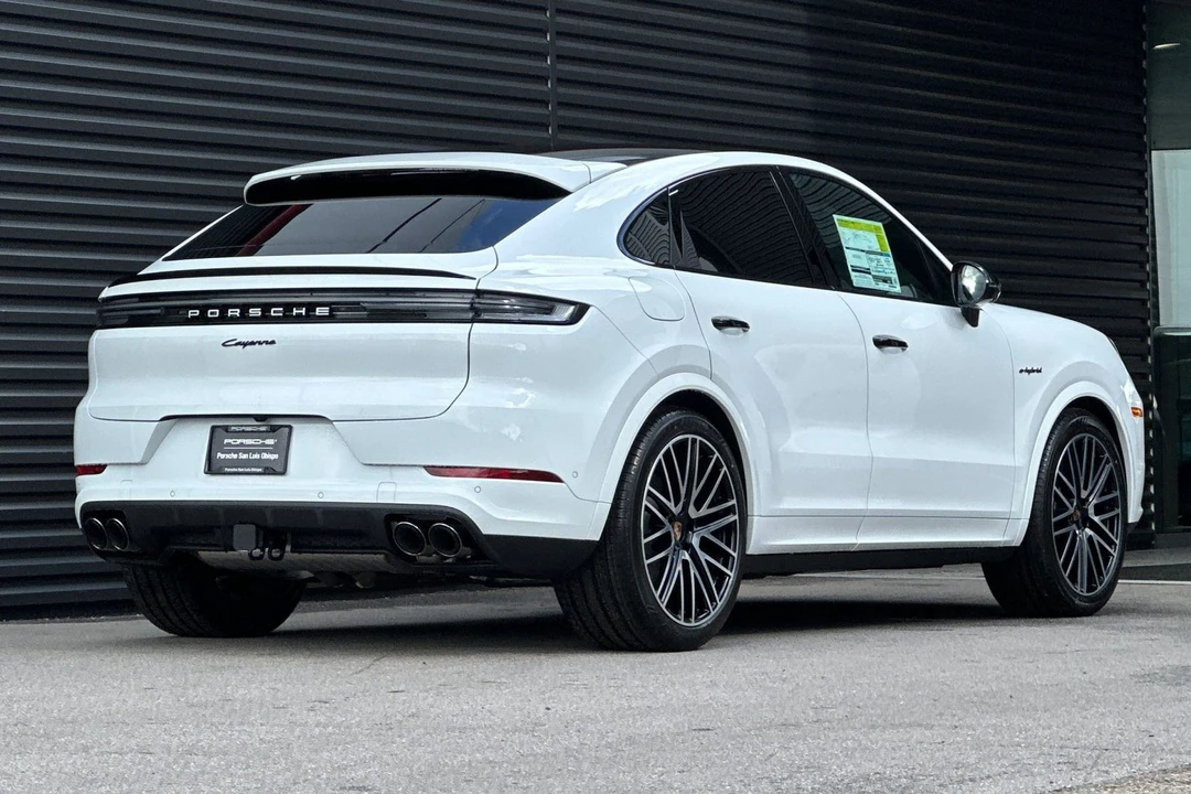 2026 Porsche 9Y0/9Y3 Cayenne - Image 8 of 21