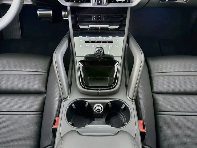 2026 Porsche 9Y0/9Y3 Cayenne Coupe - Image 16 of 31