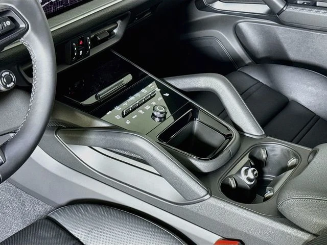2026 Porsche 9Y0/9Y3 Cayenne Coupe - Image 21 of 31