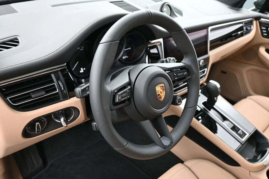 2026 Porsche Macan GTS - Image 16 of 31