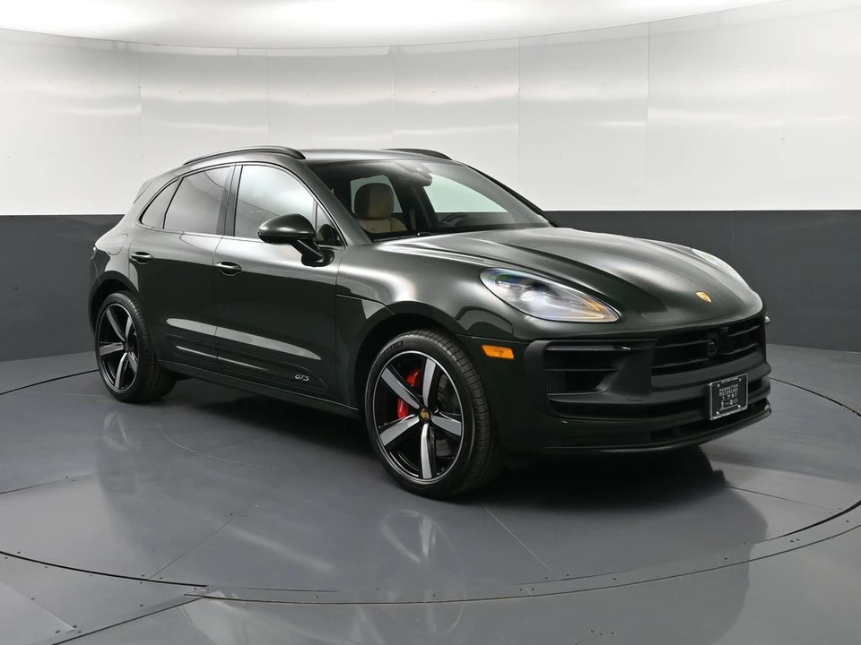 2026 Porsche Macan GTS - Image 9 of 31