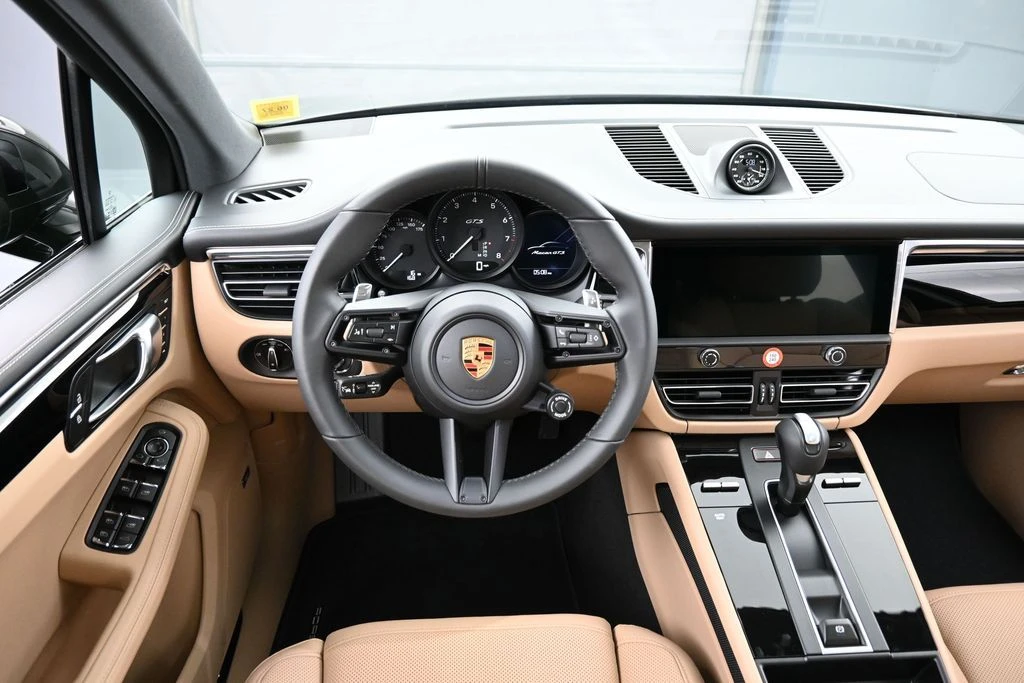 2026 Porsche Macan GTS - Image 18 of 31