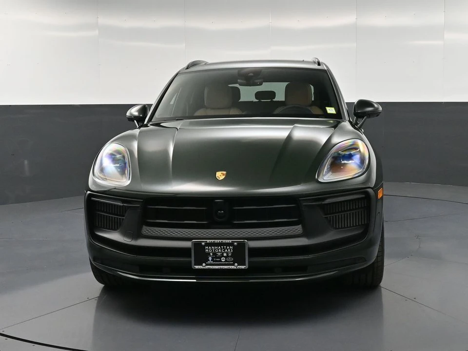 2026 Porsche Macan GTS - Image 10 of 31