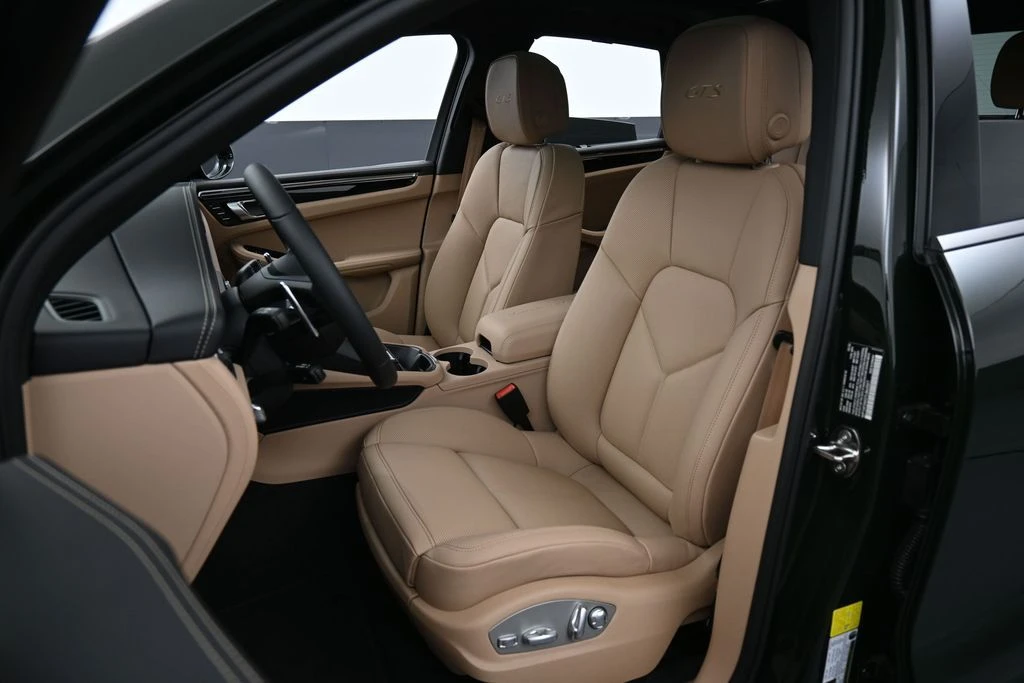 2026 Porsche Macan GTS - Image 5 of 31