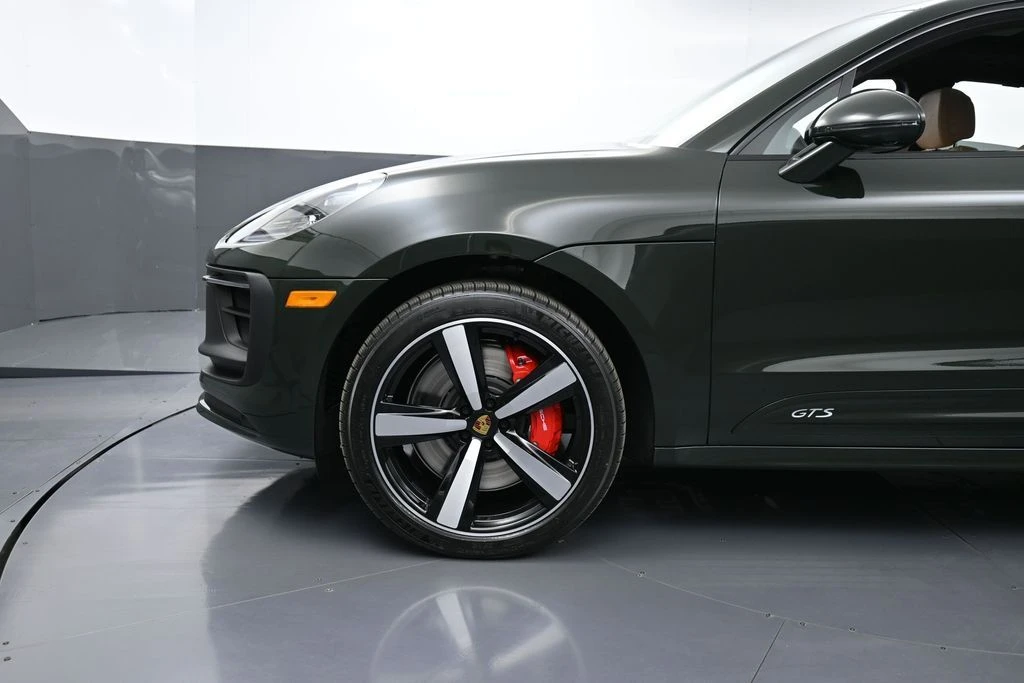 2026 Porsche Macan GTS - Image 11 of 31