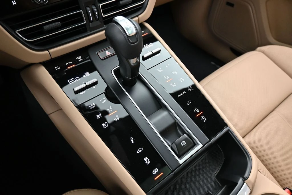 2026 Porsche Macan GTS - Image 22 of 31