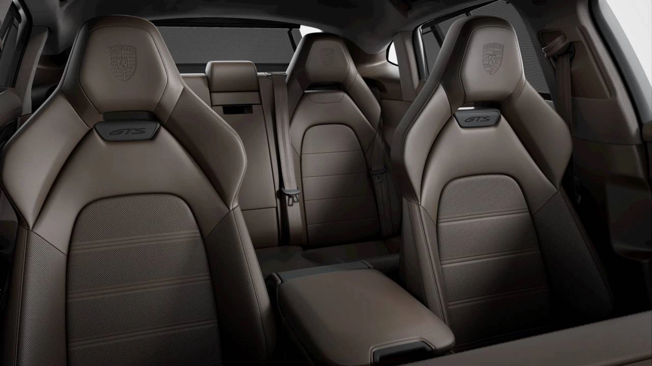 2026 Porsche Panamera - Image 9 of 10