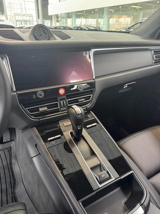 2026 Porsche Macan Electric - Image 12 of 16