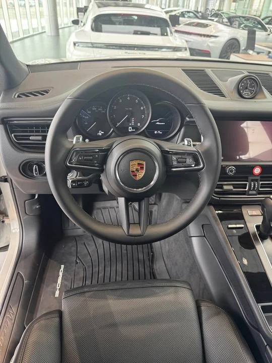 2026 Porsche Macan Electric - Image 11 of 16