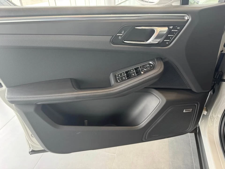 2026 Porsche Macan Electric - Image 9 of 16