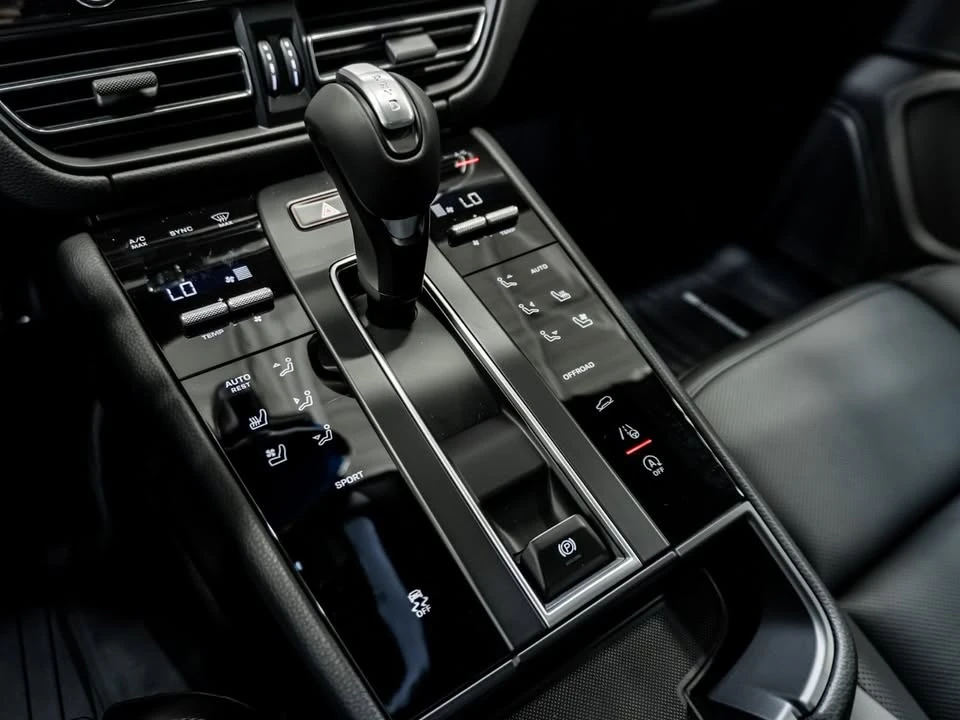 2026 Porsche Macan Electric - Image 19 of 20