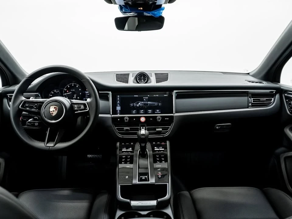 2026 Porsche Macan Electric - Image 16 of 20