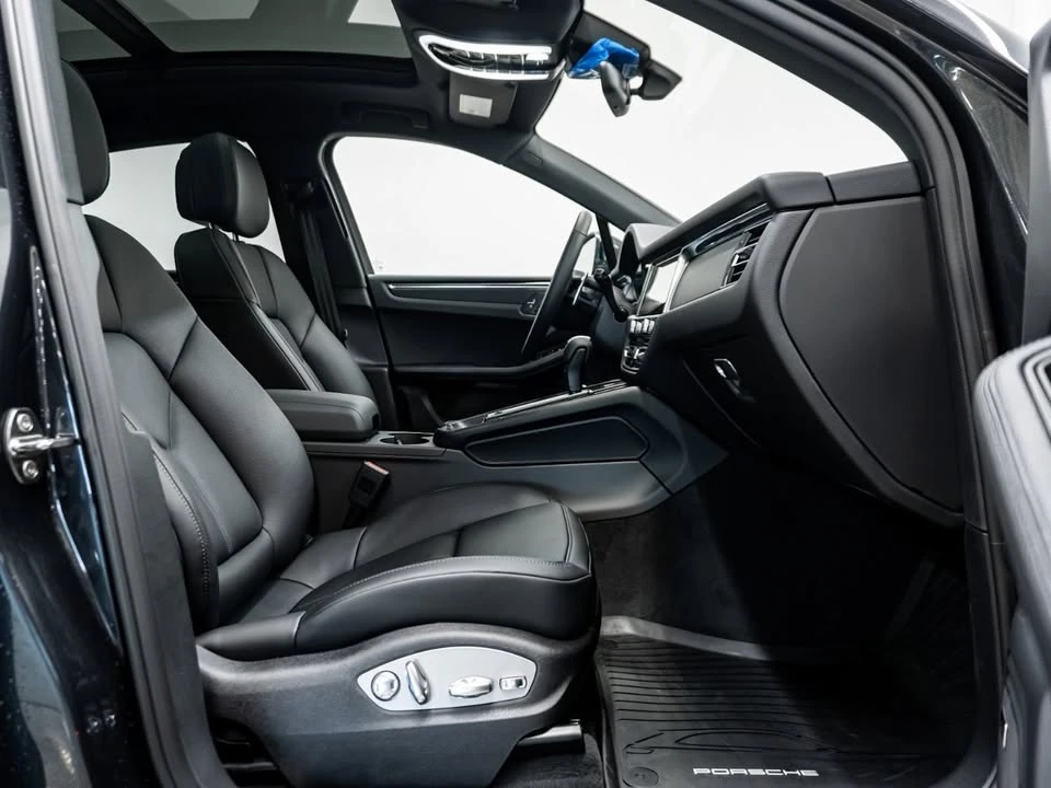 2026 Porsche Macan Electric - Image 5 of 20