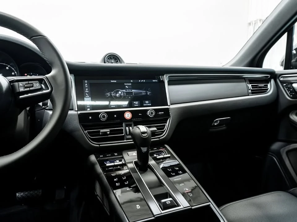 2026 Porsche Macan Electric - Image 18 of 20