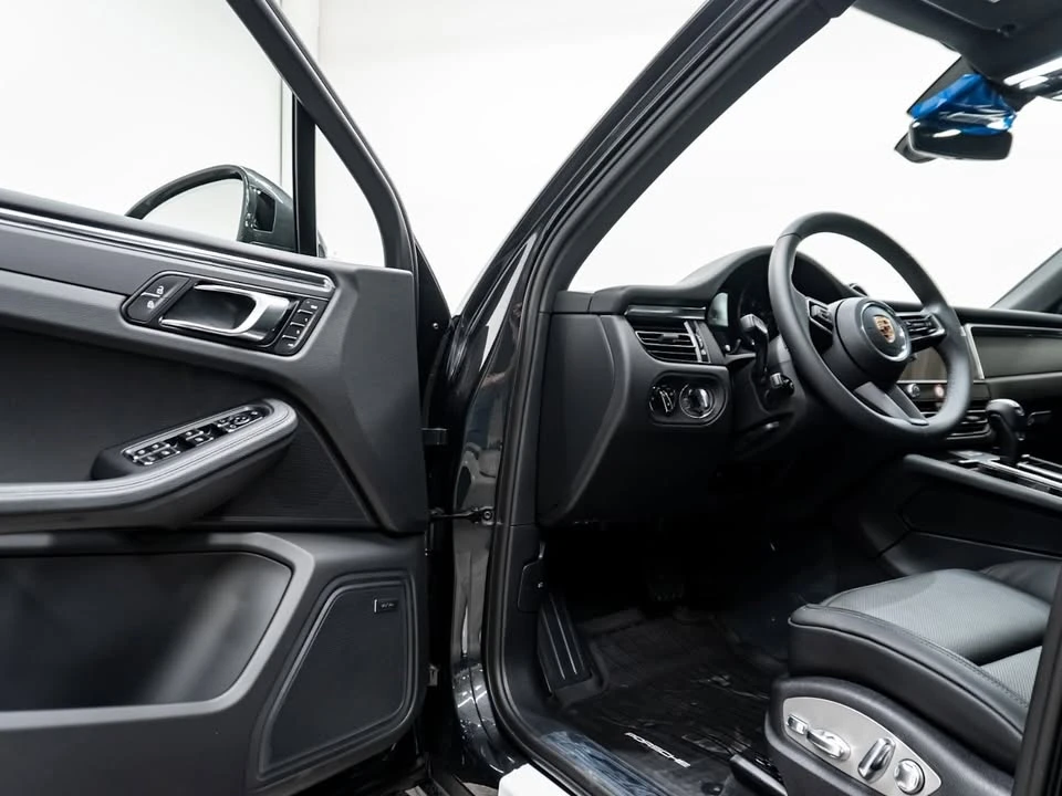 2026 Porsche Macan Electric - Image 4 of 20