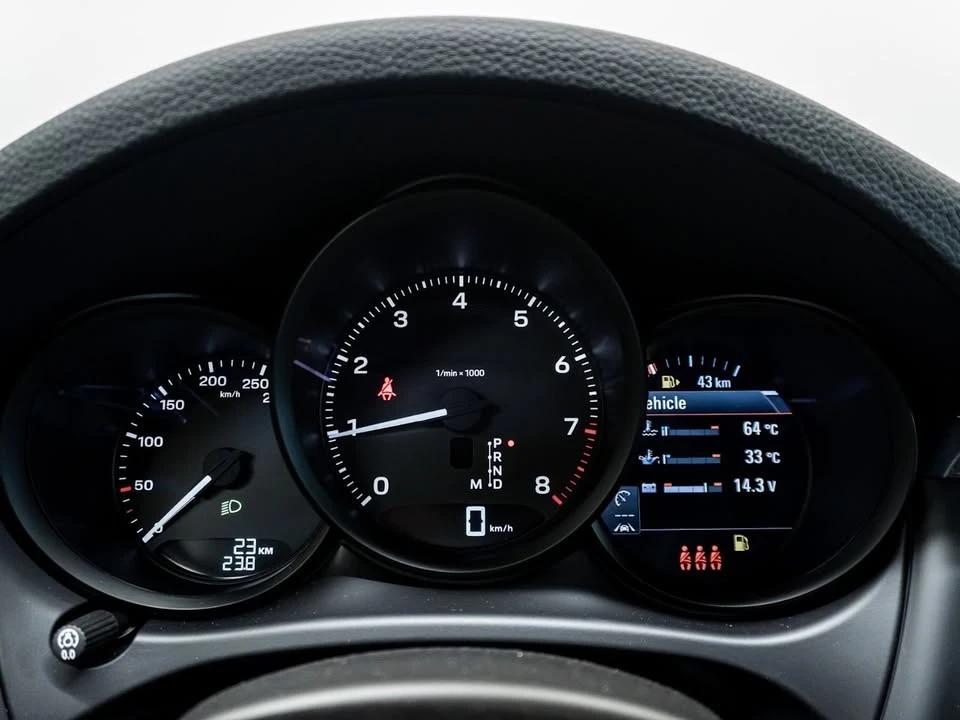 2026 Porsche Macan Electric - Image 17 of 20