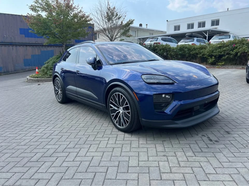 2026 Porsche Macan Electric - Image 7 of 18