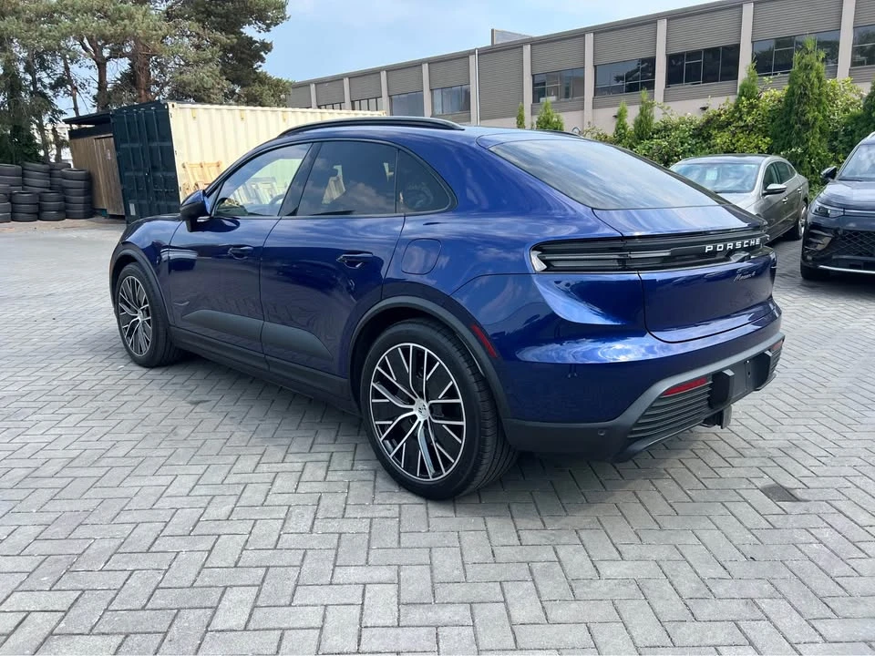 2026 Porsche Macan Electric - Image 3 of 18
