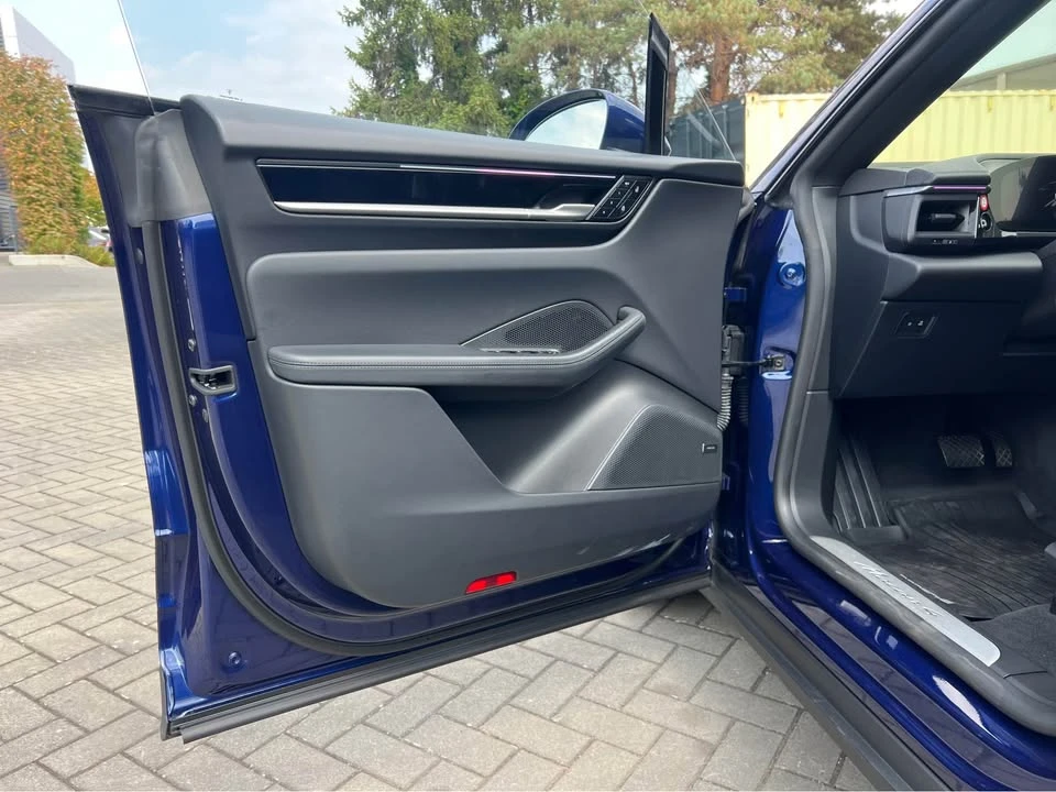 2026 Porsche Macan Electric - Image 9 of 18