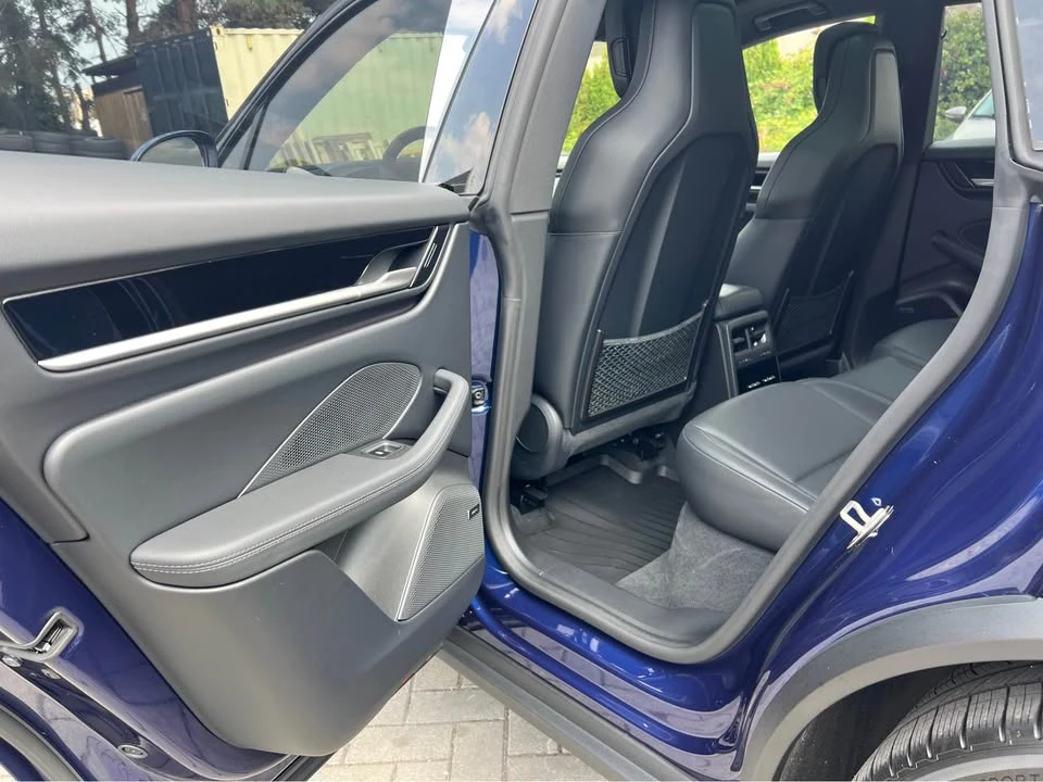2026 Porsche Macan Electric - Image 11 of 18