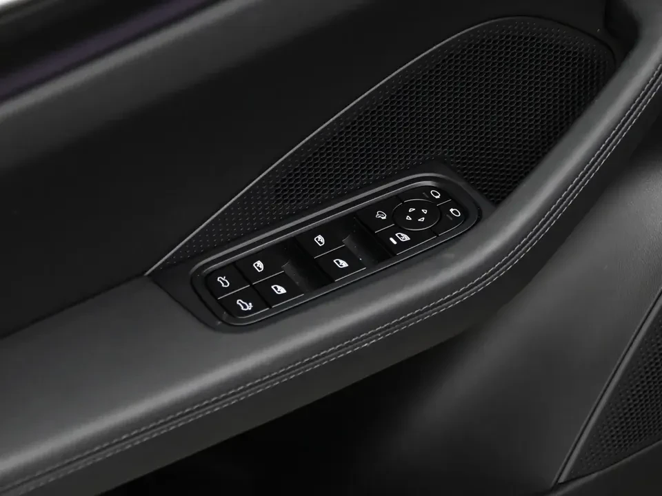 2026 Porsche Macan Electric - Image 19 of 20