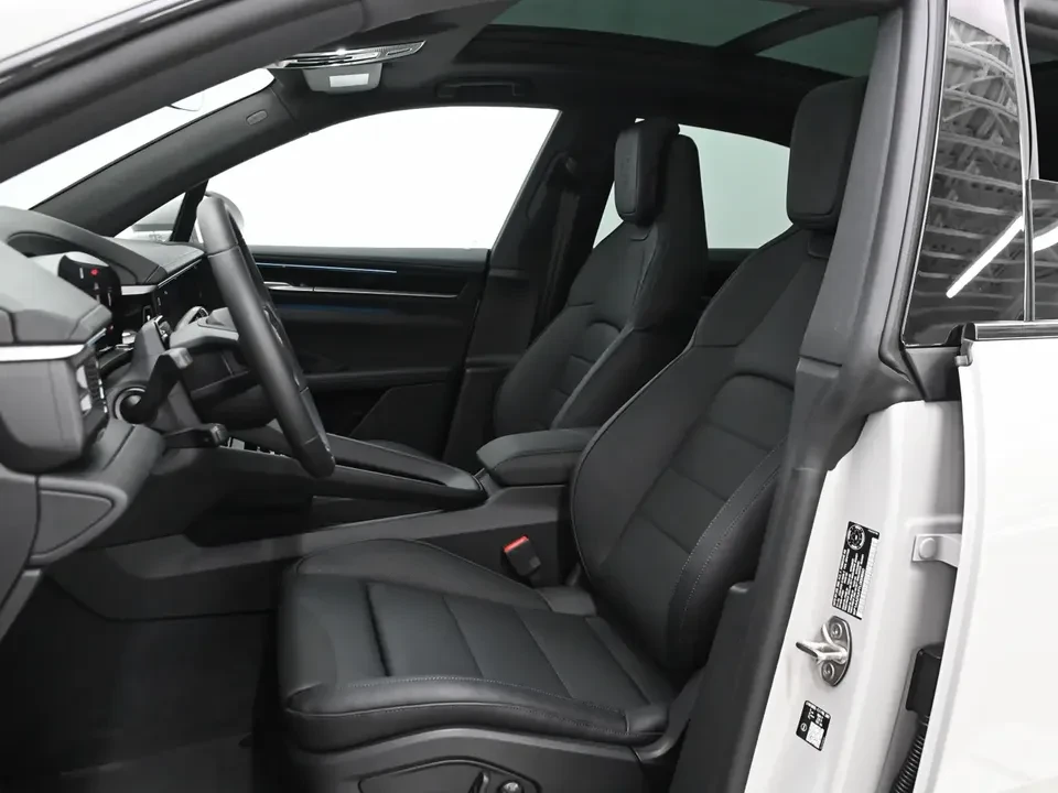 2026 Porsche Macan Electric - Image 15 of 20