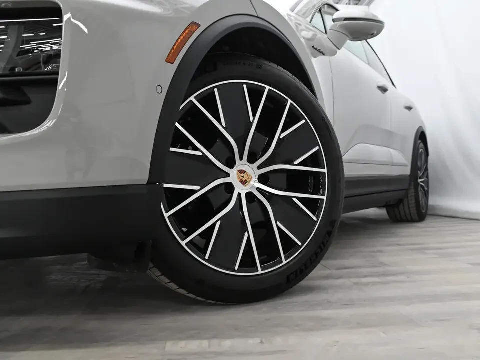 2026 Porsche Macan Electric - Image 13 of 20