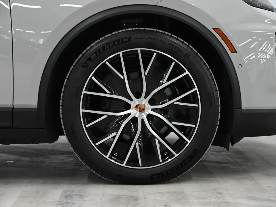 2026 Porsche Macan Electric - Image 3 of 20
